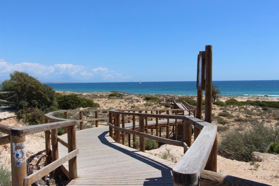 Bonita Casa En Urbanizacion Privada Muy Cerca Del Mar Y De Alicante 그란 알라칸트 외부 사진
