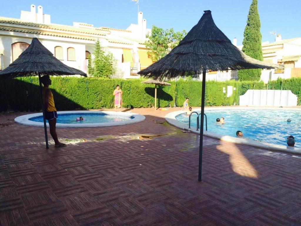 Bonita Casa En Urbanizacion Privada Muy Cerca Del Mar Y De Alicante 그란 알라칸트 외부 사진